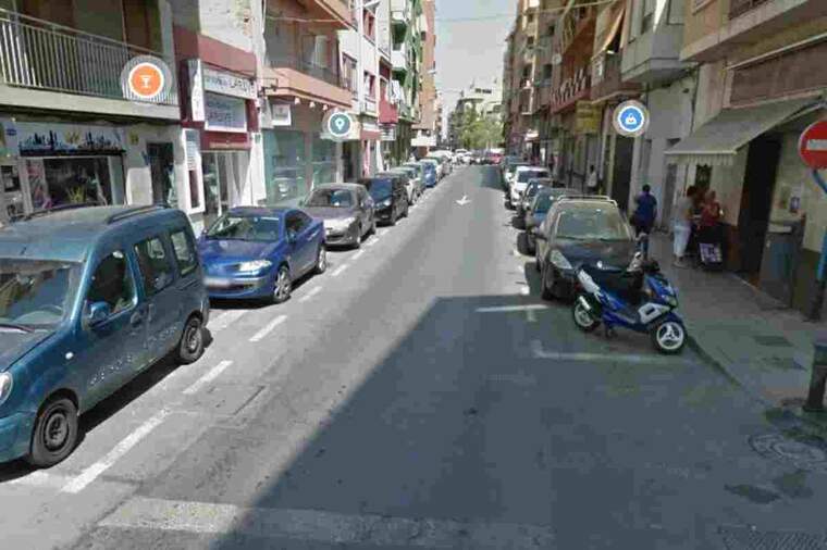 Robatori de rodes de diferents cotxes en Alacant