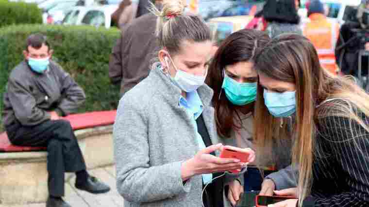 El coronavirus afecta ahora a personas más jóvenes