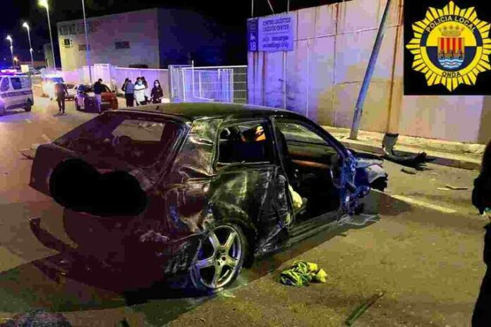 Cotxe destrossat en Onda