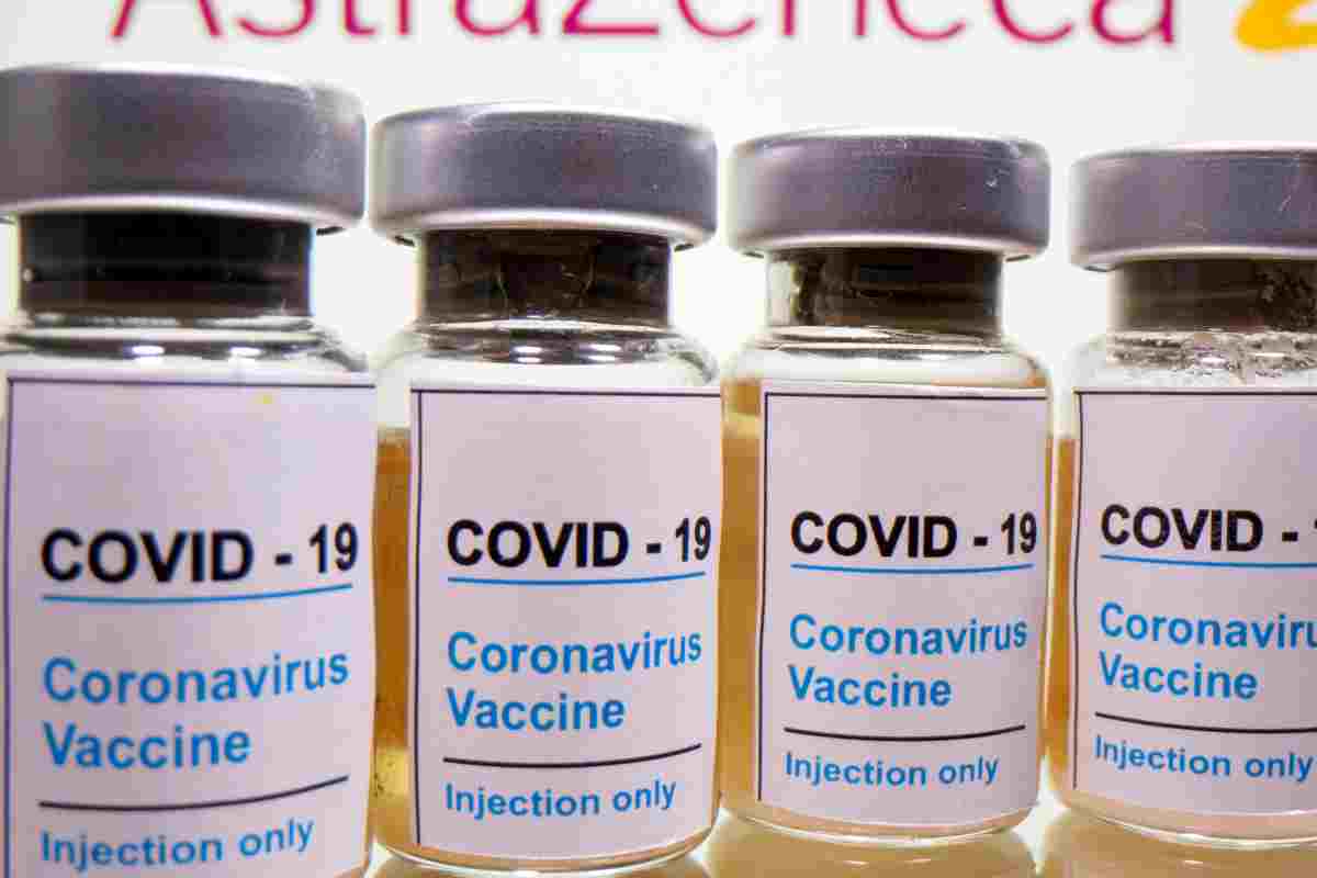 Brussel·les reclama a AstraZeneca accés a les vacunes produïdes al Regne Unit