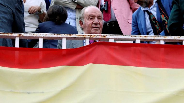 El rei emèrit amb apòsits als rostre