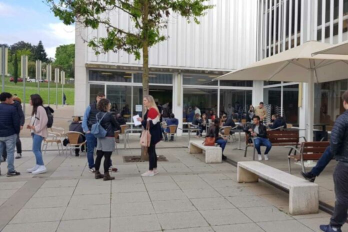 El brot de coronavirus s'ha detectat en estudiants del Grau de Geografia de la Universitat de Girona. El brot de coronavirus s'ha detectat en estudiants del Grau de Geografia de la Universitat de Girona.