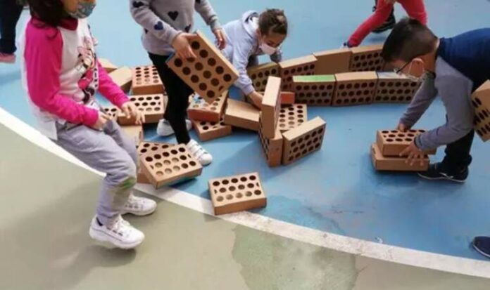 Falla amb rajoles Falla amb rajoles