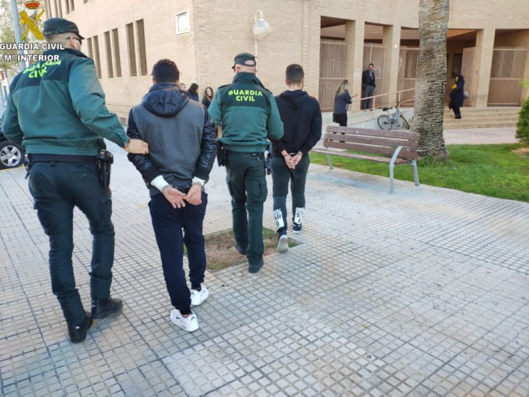 La Guàrdia Civil deté a dos persones per un delicte de robatori amb violència a Oliva