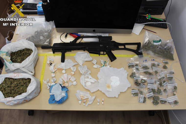 Armes i diferents drogues que ha confiscat la Guàrdia Civil