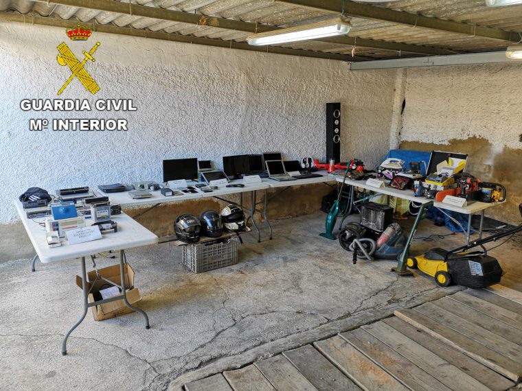 La GuÃ rdia Civil procedix contra 10 persones implicades en mÃ©s de 40 robatoris amb forÃ§a a ValÃ¨ncia i CastellÃ³