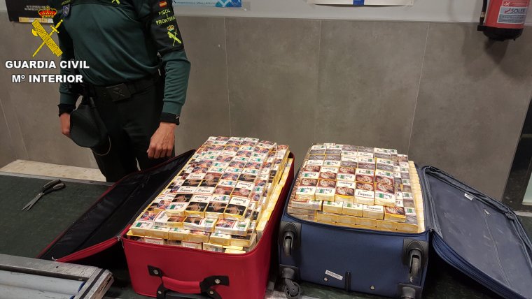 La Guàrdia Civil incauta més de 840 paquets de tabac ocults en maletes en l'aeroport de València