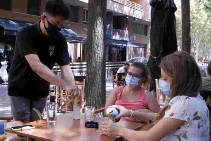 Hostaleria de Lleida recorre al TSJC el tancament de l'interior dels bars i restaurants en set municipis del Segrià Hostaleria de Lleida recorre al TSJC el tancament de l'interior dels bars i restaurants en set municipis del Segrià