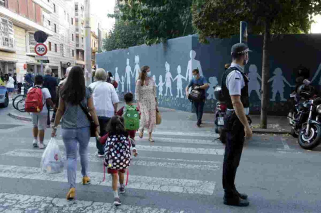 Comença el curs escolar a Catalunya amb dos centres tancats per positius de covid i un tercer per plaga de vespes