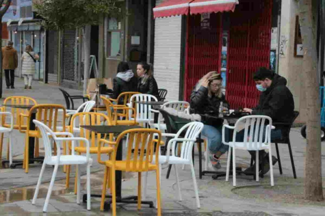 Els bars i restaurants de Lleida valoren positivament poder obrir més estona però encara ho consideren insuficient