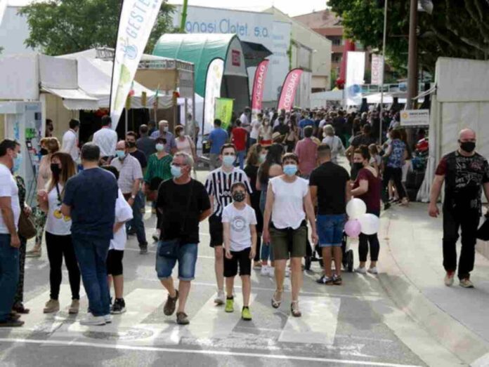 Els carrers de Mollerussa s'omplen de gent el segon dia de Fira de Sant Josep
