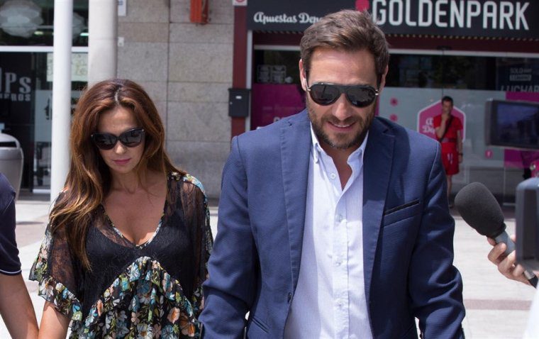 Antonio David Flores y su mujer