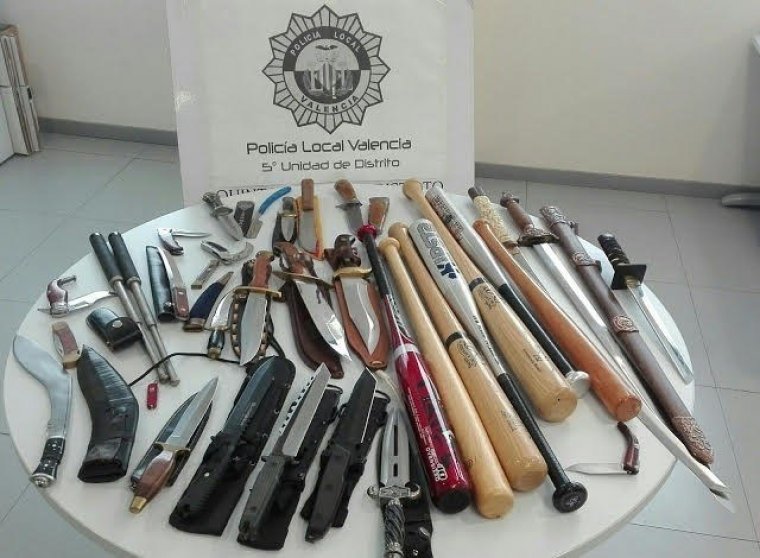Imatge de les armes que van trobar els agents de Policia Local a casa de l'home