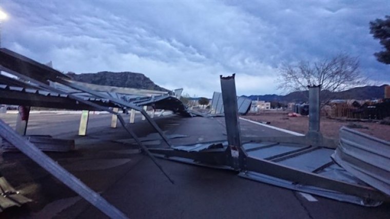Imatge dels danys causats pel tornado al seu pas per Xàtiva