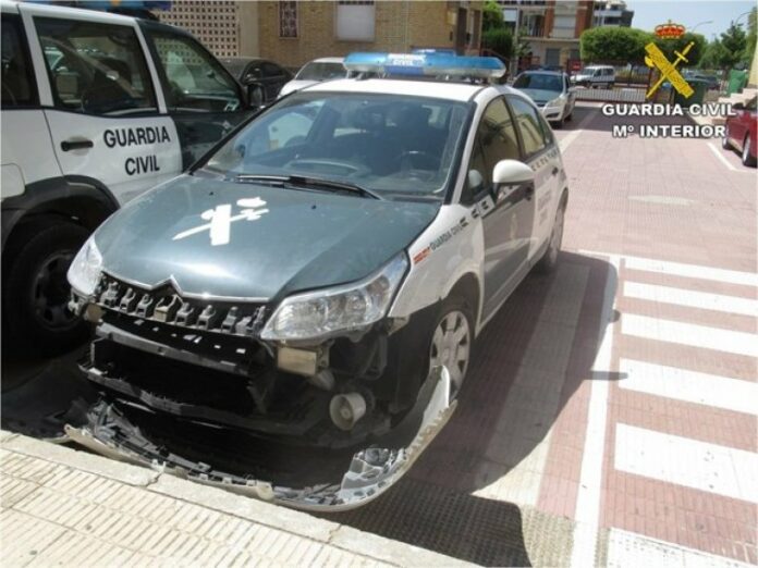 Imatge de com va quedar el cotxe de la Guàrdia Civil