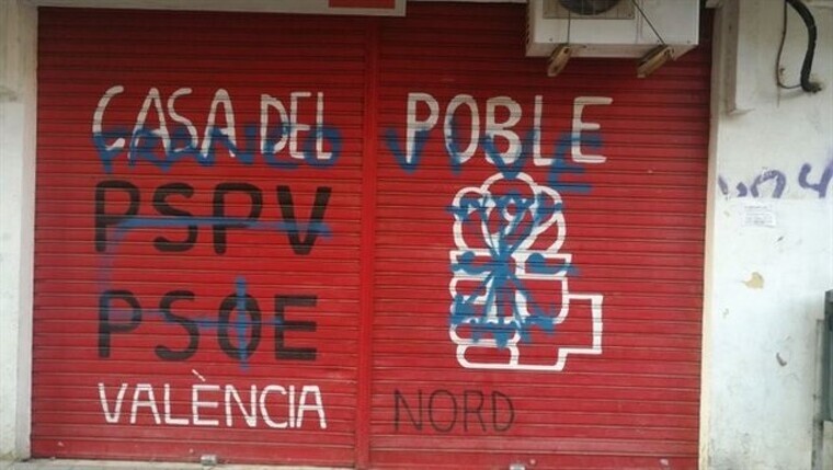 La seu del PSPV-PSOE de València Nord amb les pintades