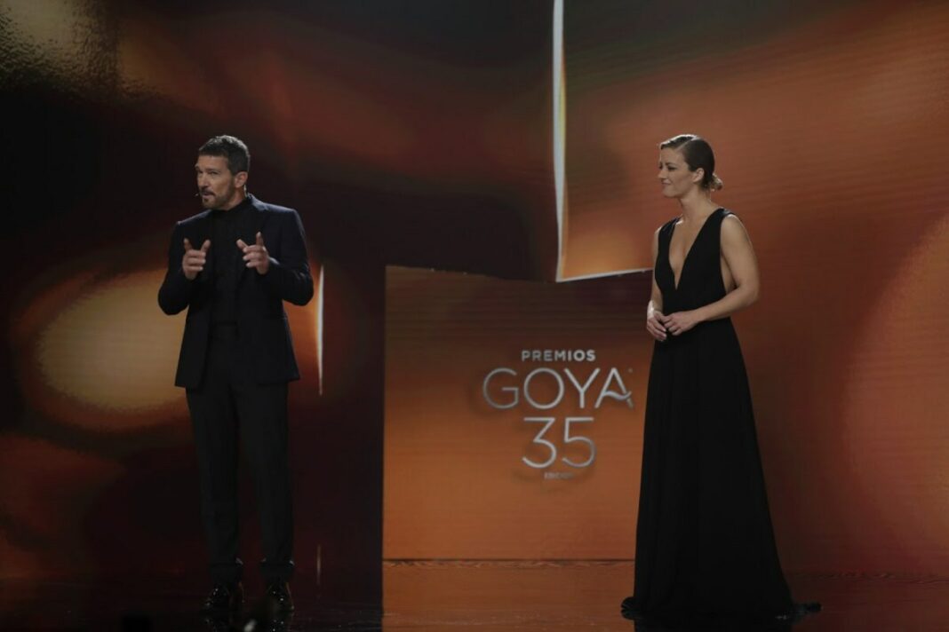 Antonio Banderas i María Casado durant la 35 edició dels premis Goya, el 6 de març de 2021