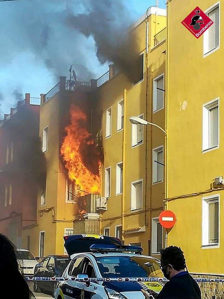 Incendi en una casa de Villena del Carrer de QuintÃ­