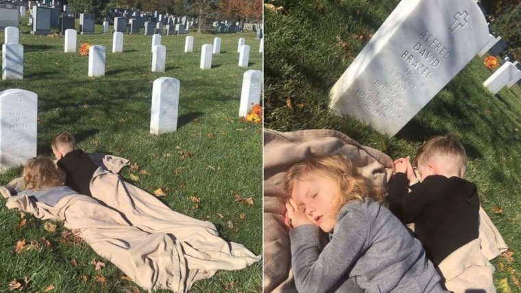 Los dos pequeños se pusieron a dormir junto a la tumba de su padre