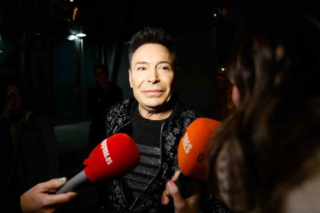El Maestro Joao atenent als periodistes del cor