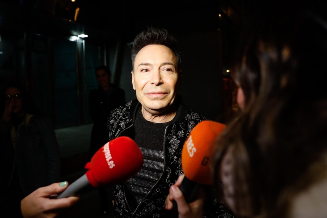 El Maestro Joao atenent als periodistes del cor