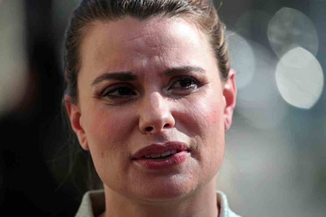 Maria Lapiedra molt seriosa en una imatge d'arxiu amb els llavis pintats