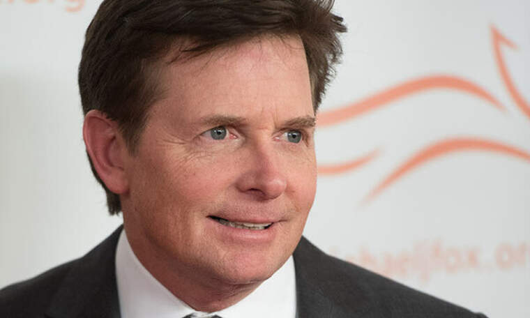 Michael J. Fox somrient