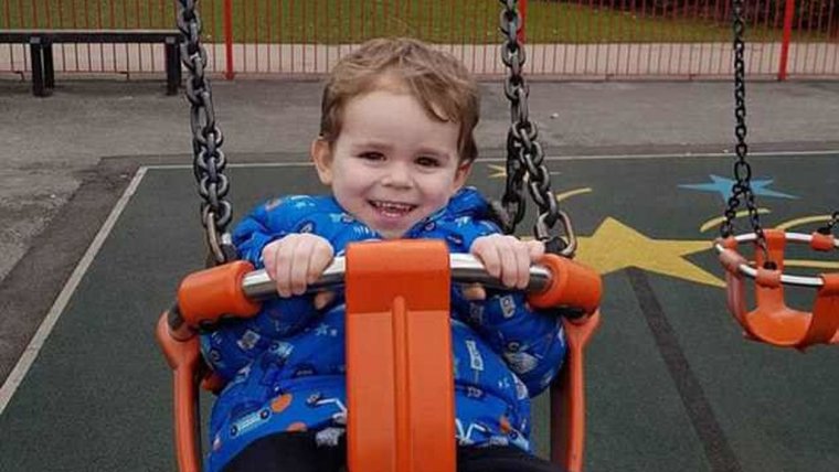 El pequeño Alfie falleció por una sepsis tras ser diagnosticado con otitis