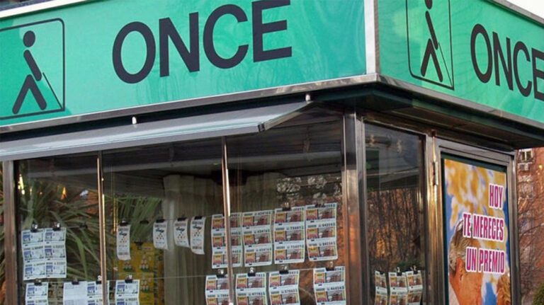 Una imatge d'arxiu d'un quiosc de venda de l'ONCE.