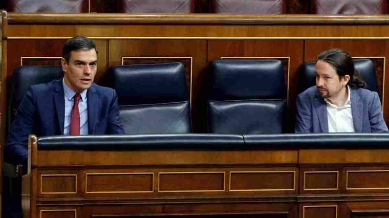 Pablo Iglesias y Pedro Sánchez en la sesión parlamentaria del día de hoy, celebrada para prorrogar el estado de alarma.