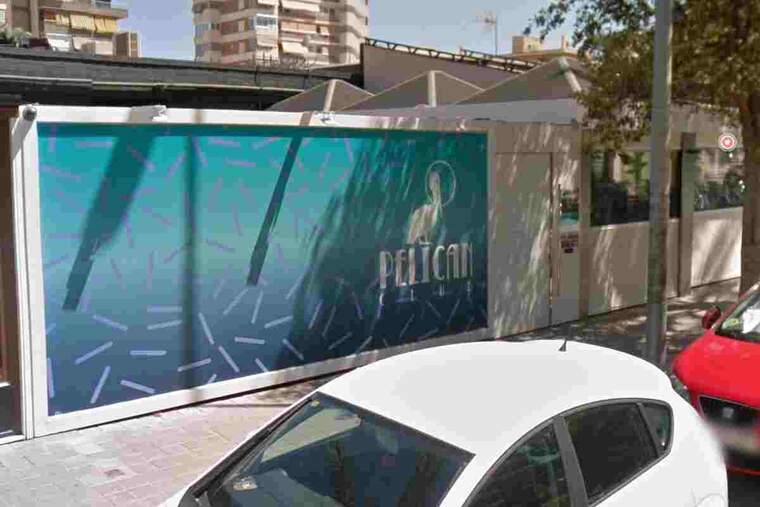Els sis jóvens d'Elx acudiren el passat cap de setmana al Pelican Club de la platja de Sant Joan