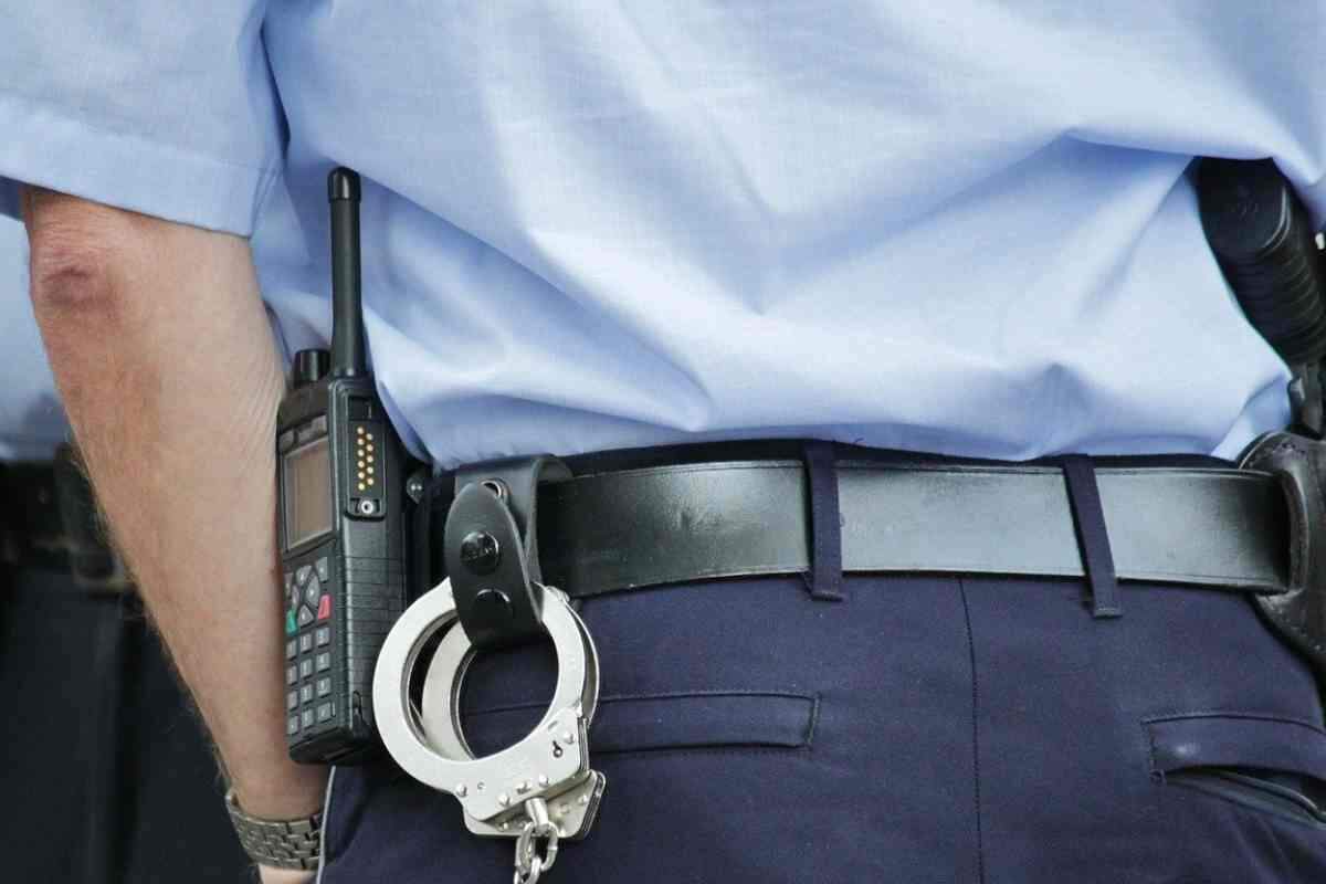 Els Mossos d'Esquadra detenen un home que estava robant a l'interior d'un vehicle a Lleida