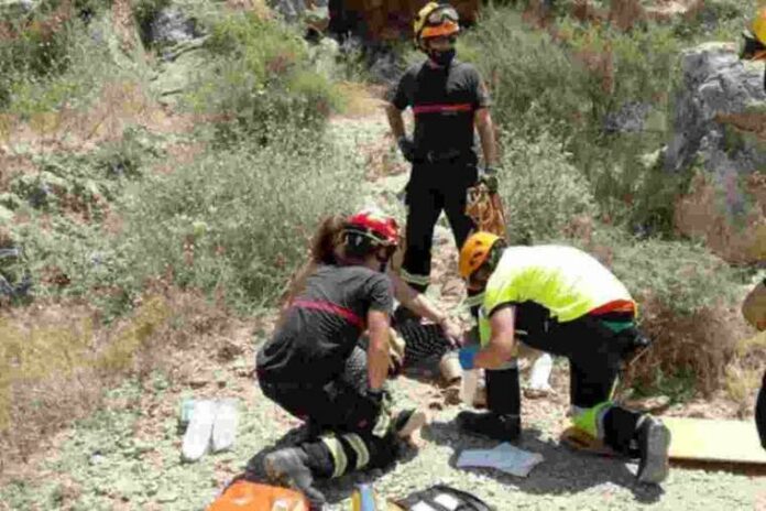 La dona s'ha trencat la tíbia i el peroné
