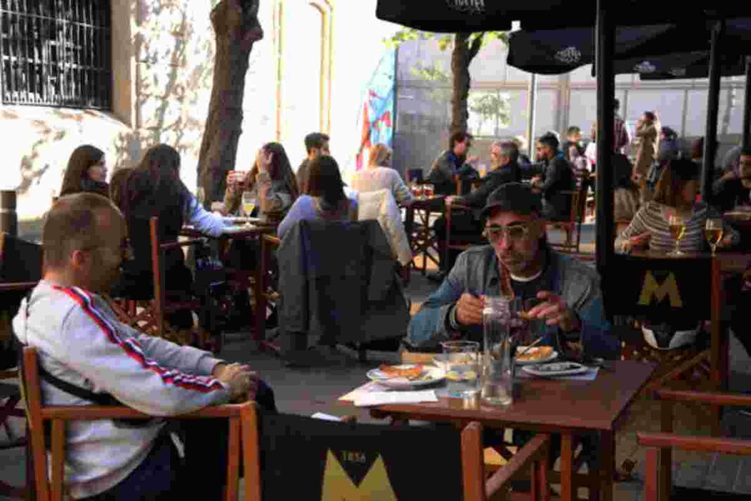 Alguns dels bars de Catalunya poden eludir les noves restriccions