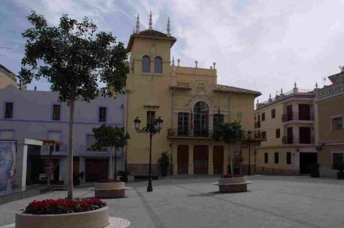 Riba-roja de Túria suspén la concessió de llicències a botigues eròtiques, gasolineres, funeràries, bingos i discoteques en el centre