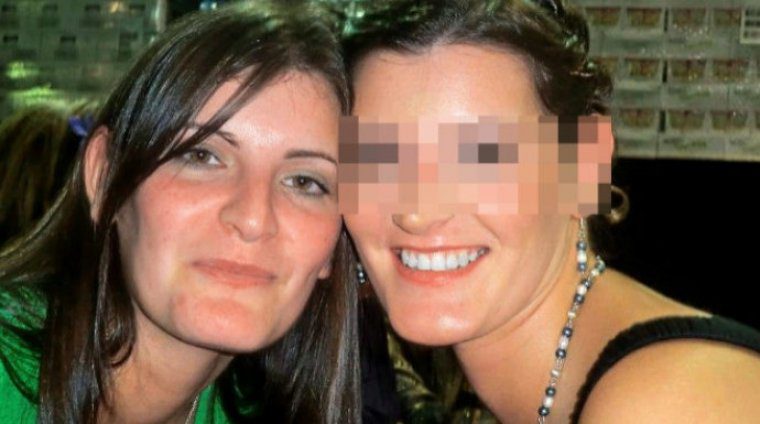 Imagen de Rosario junto a su hermana gemela Vanesa.