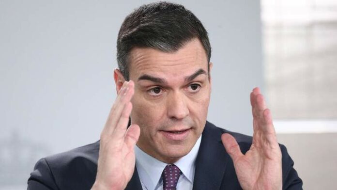 Pedro Sánchez, en una roda de premsa al Palau de la Moncloa, en una imatge d'arxiu. Pedro Sánchez, en una roda de premsa al Palau de la Moncloa, en una imatge d'arxiu.