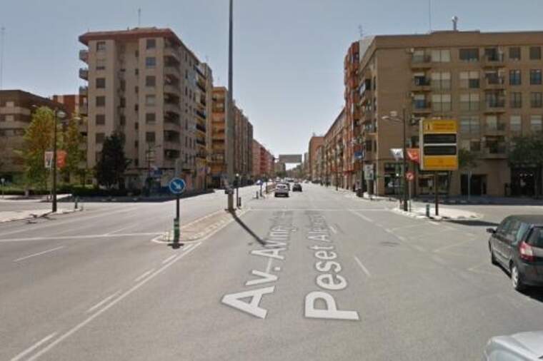 Un vehicle atropella a dos menors de 12 anys en l'encreuament entre Joan XXIII i Peset Aleixandre a València