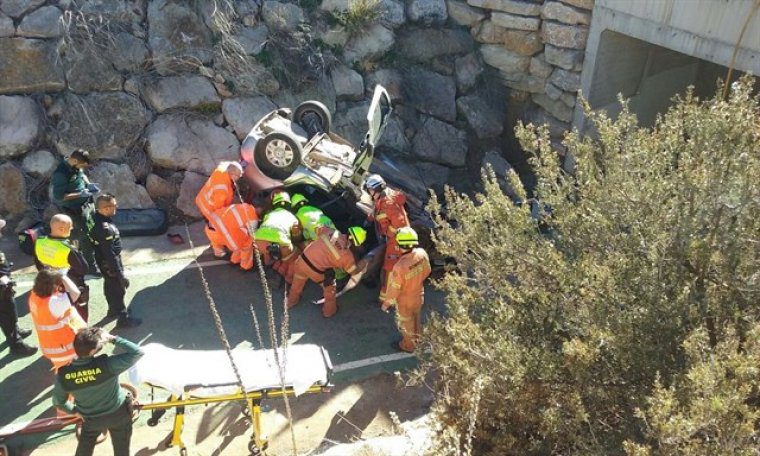 Caiguda del cotxe pel terraplé