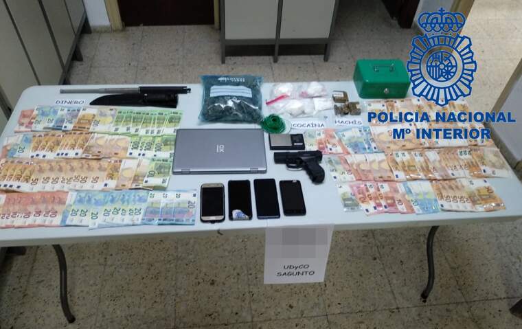 La Policia Nacional deté a deu persones per tràfic de drogues i intervé més de 8.000 euros