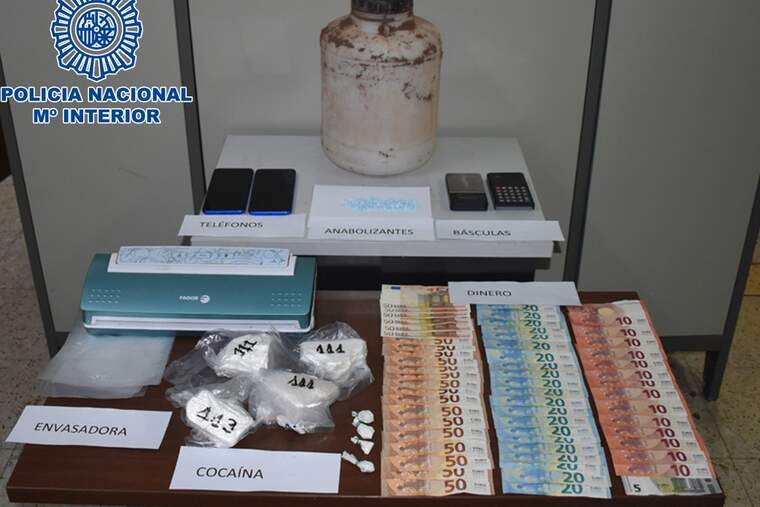 La Policia Nacional deté una parella que distribuïa cocaïna