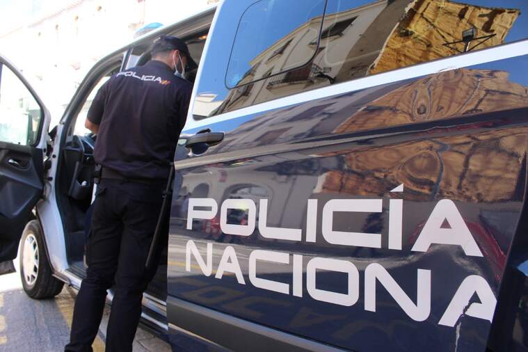 La Policia Nacional deté a un home per simulació de delicte i usurpació d'estat civil