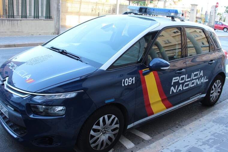 La Policia Nacional deté a un home després d'amenaçar de mort a un jove i a la seua mare