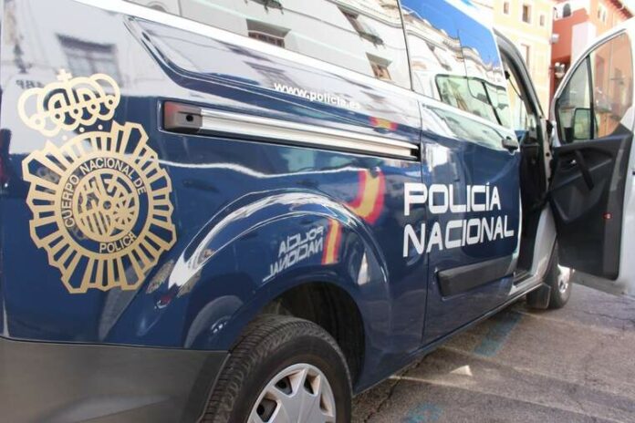 Detingut un pederasta per abordar a una menor i oferir-li 100 euros a canvi que es despullés