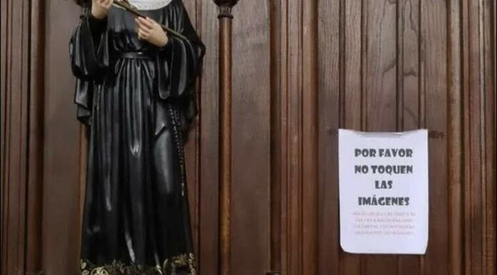 Risses a les xarxes socials per un missatge viral de l'església de Vigo