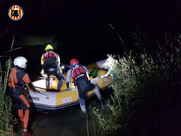 Els Bombers han rescatat a una parella desapareguda al riu Túria Els Bombers han rescatat a una parella desapareguda al riu Túria