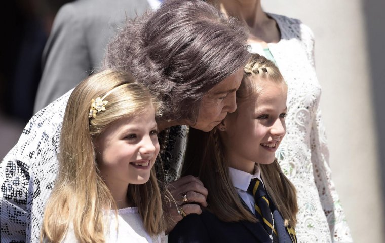 La reina Sofía junto a sus nietas