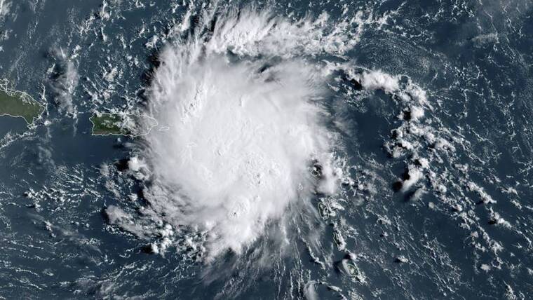 Imagen del Dorian, huracÃ¡n categorÃ­a 1, cruzando Puerto Rico
