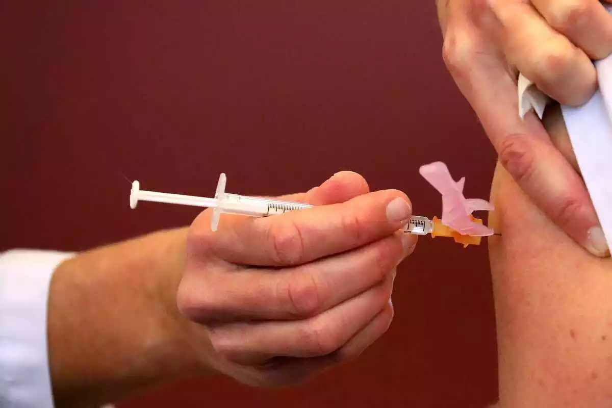 Imatge d'arxiu d'una injecció d'una vacuna