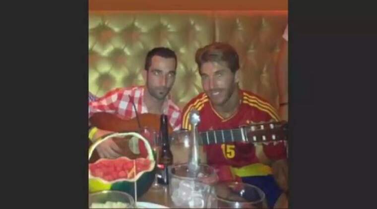 Sergio Ramos, acompanyat del seu amic
